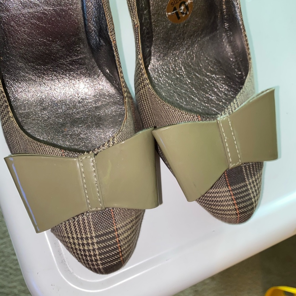 Heels - Picture 3 of 6